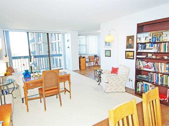 4th image of 26910 Grand Central Pkwy APT 10A