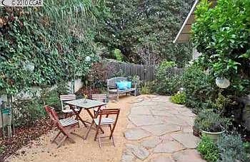 Wonderful private backyard