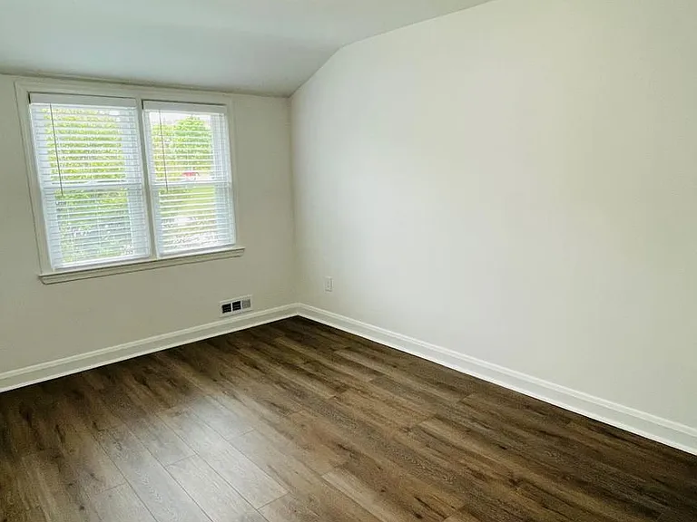 5015 Wilkens Ave — Photo 12