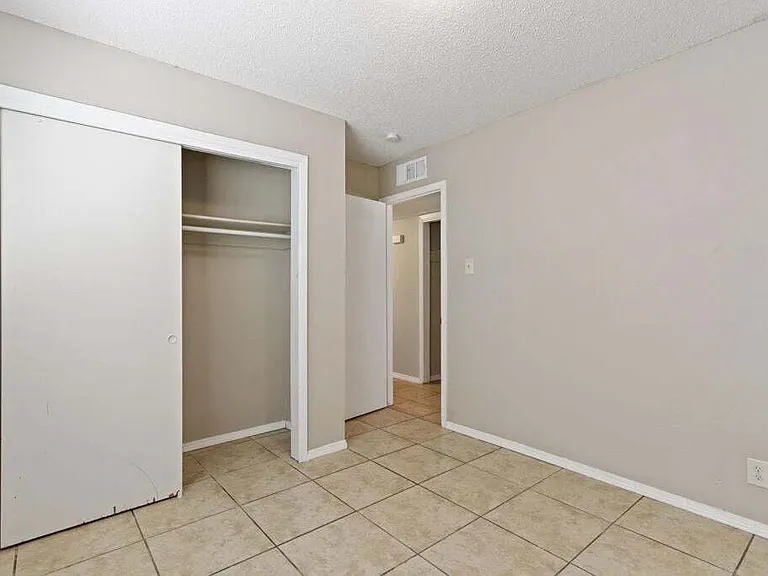 304 Carnival Dr — Photo 27