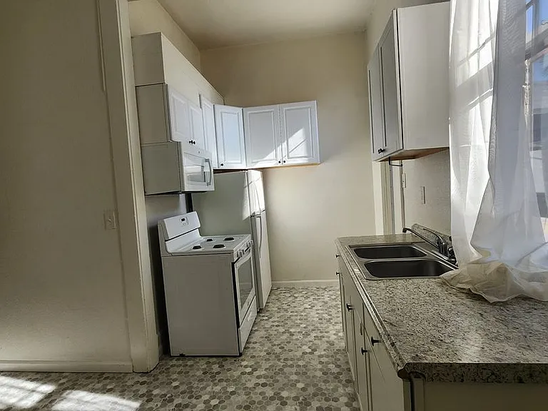 2419 J St #1-4 — Photo 6