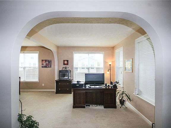 4th image of 8447 Lockerbie Dr