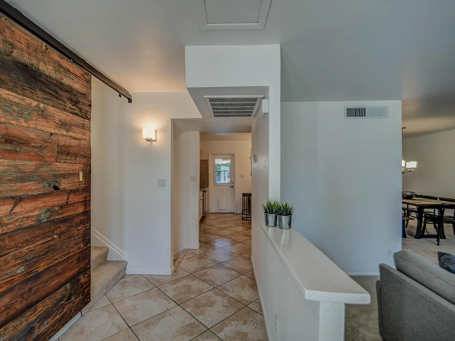 4 bed, 2.0 bath, 2154 sqft, $4,400 — Photo 2