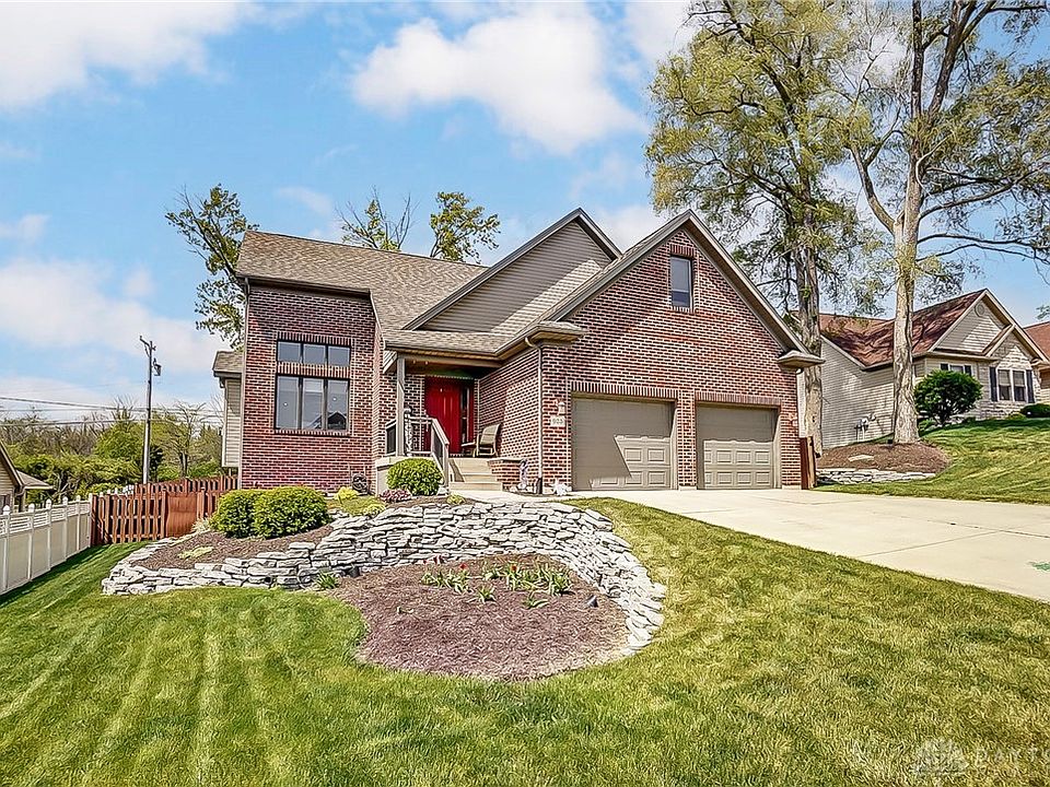 1st image of 925 Oak Hill Ct