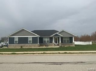 5 Tamarack Ln, Highland, IL