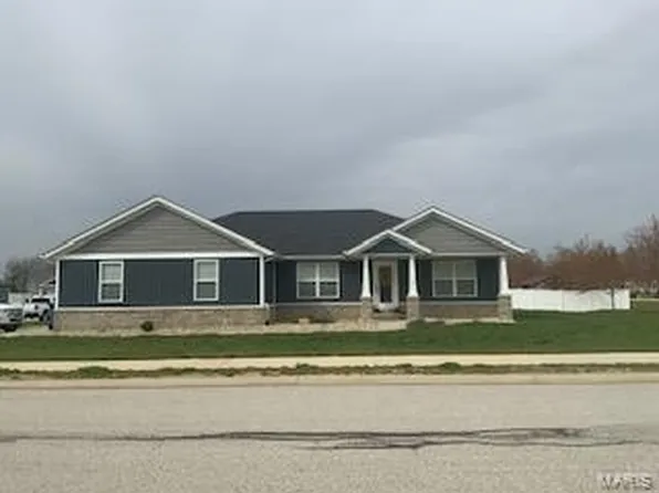 5 Tamarack Ln, Highland, IL 62249