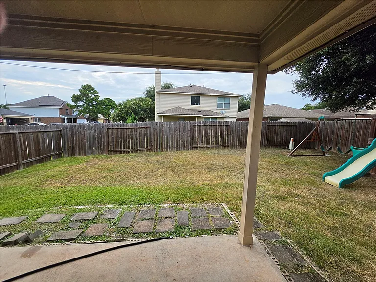 2403 Pinpoint Dr — Photo 2