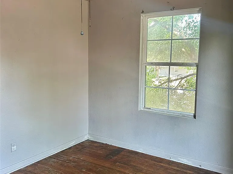 605 E Hunnicutt St #C — Photo 12
