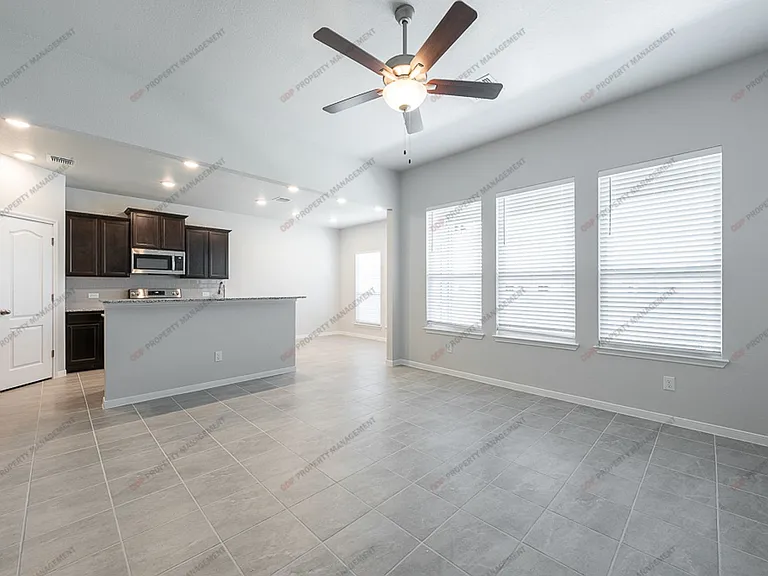 711 Friars Landing Dr — Photo 12