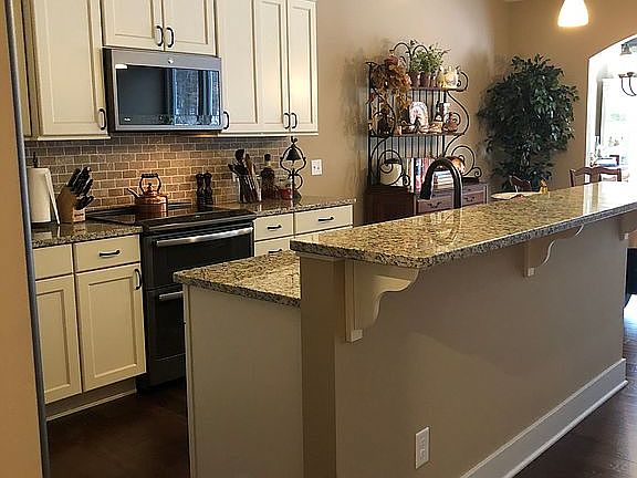4th image of 7757 Black Cherry Way SE