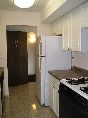 3rd image of 2212 Country Club Dr APT 25