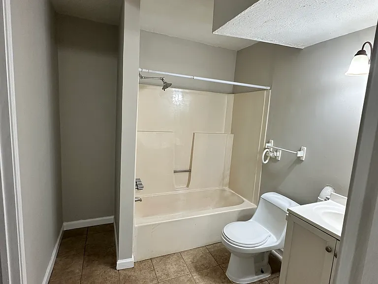 1865 Vicki Ln SE — Photo 4