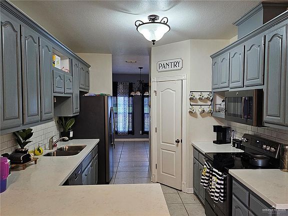 5th image of 925 Lost Meadows Dr
