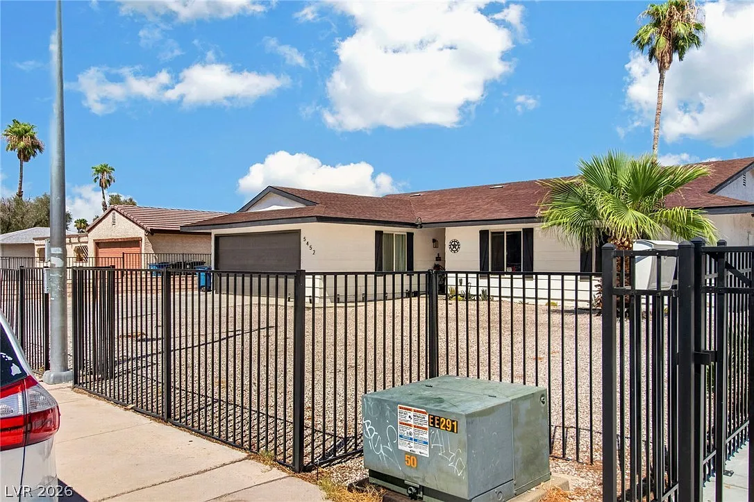 3 bed, 2.0 bath, 1456 sqft, $4,500 — Photo 2