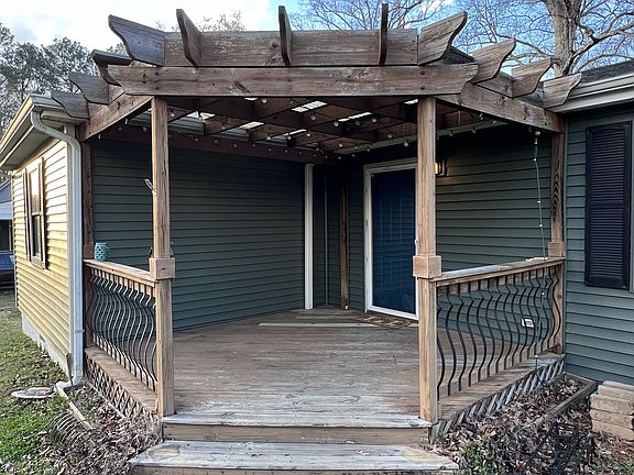 3rd image of 504 Frieda Dr