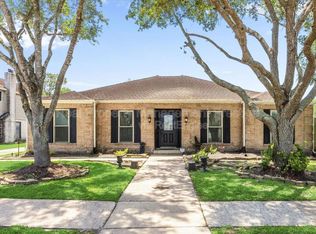 382 Dawn Hill Dr, Friendswood, TX 77546