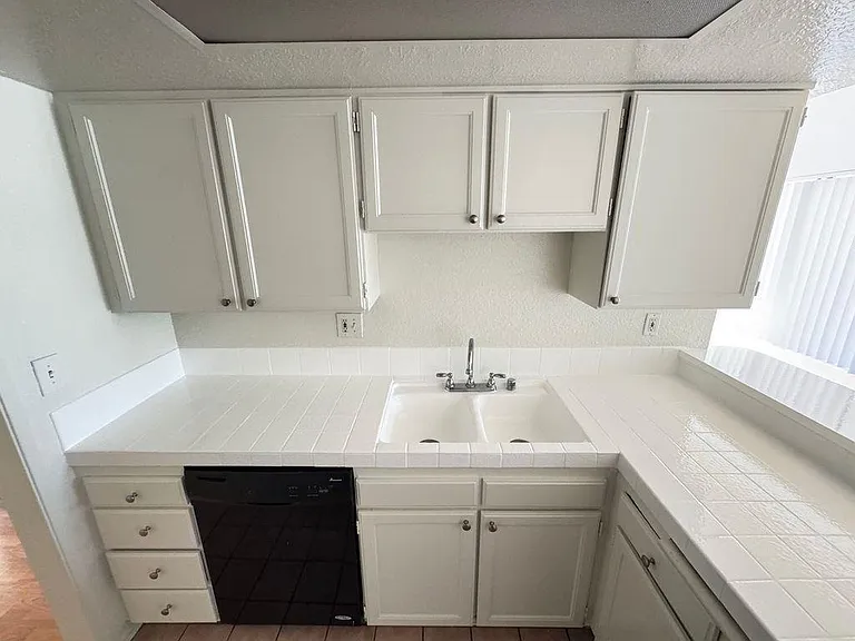 18144 Burbank Blvd #203 — Photo 9