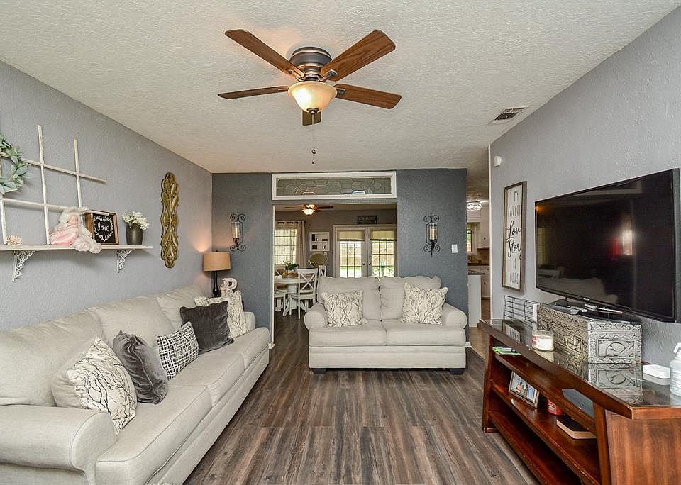1st image of 3213 Thornwood Dr
