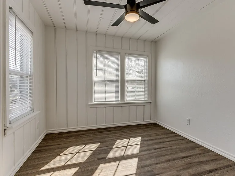 2115 N Billen Ave — Photo 19