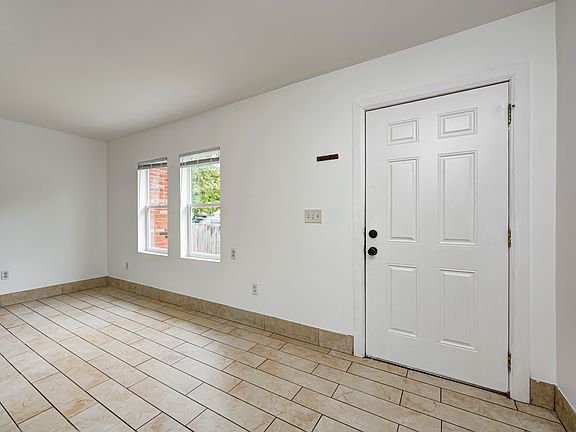 5th image of 8344 Meadowlark Dr