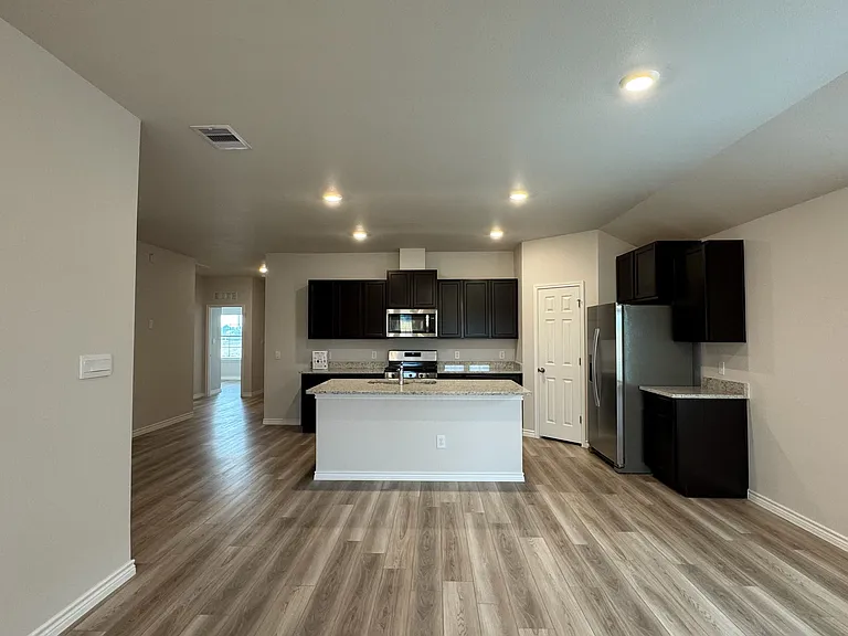 1645 Pleasant Dr — Photo 11