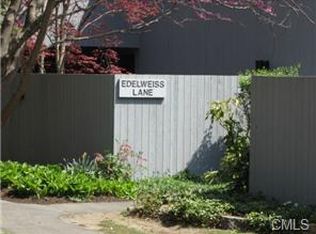 3 Edelweiss Ln, Ridgefield, CT 06877