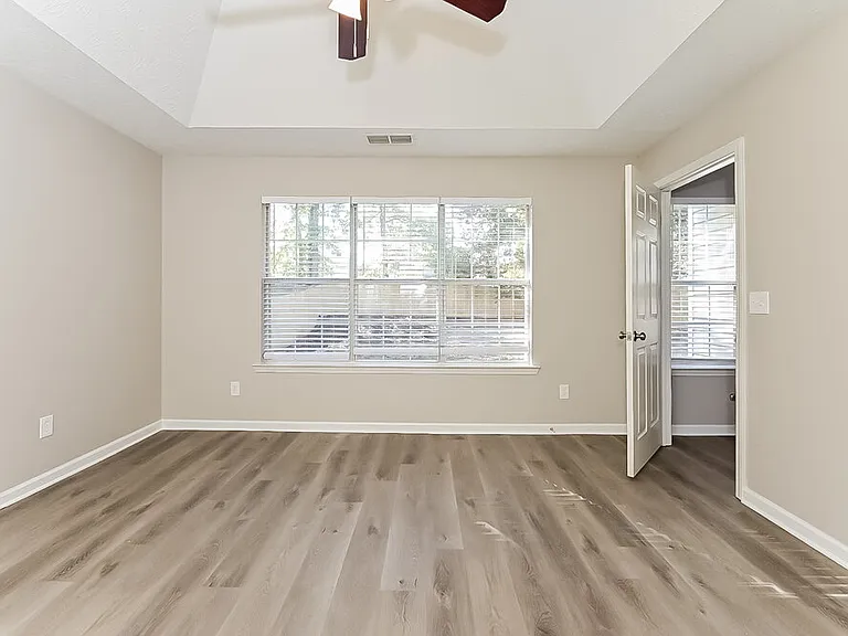 210 Coldsprings Ct — Photo 8