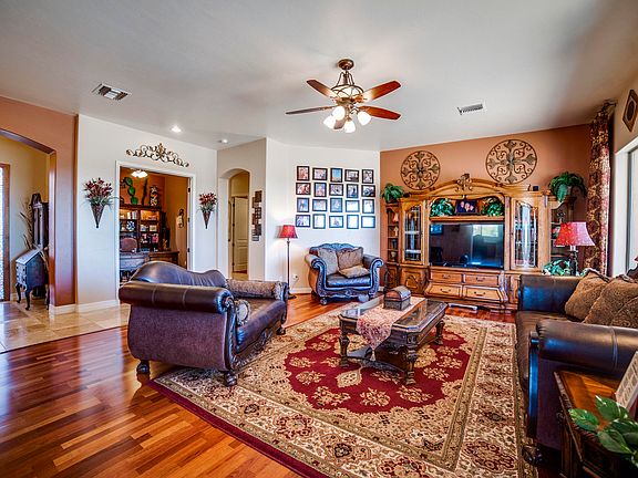 5th image of 811 E Florida Saddle Ct
