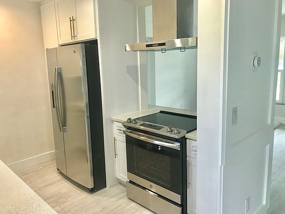 4th image of 3870 Harbor Heights Dr