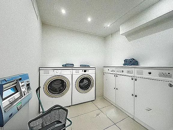 5th image of 248 W 35th St #807