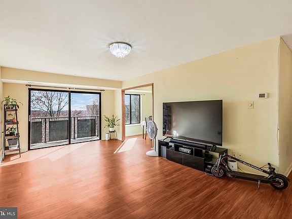 3rd image of 6001 Arlington Blvd APT 621