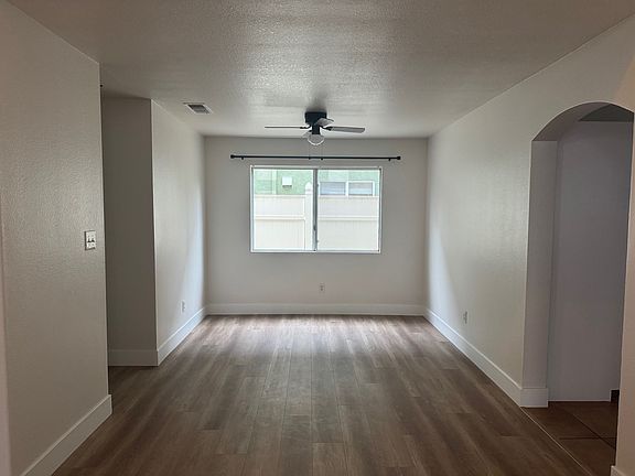 Dining Room (adjacent to Main Living Room)