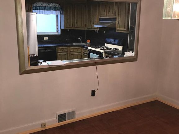 3rd image of 404 W Grays Ave