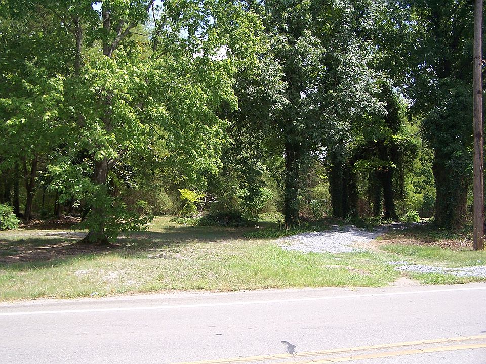 2nd image of 816 Cove Rd
