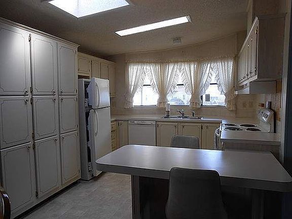 2nd image of 4 Sea Fern Dr