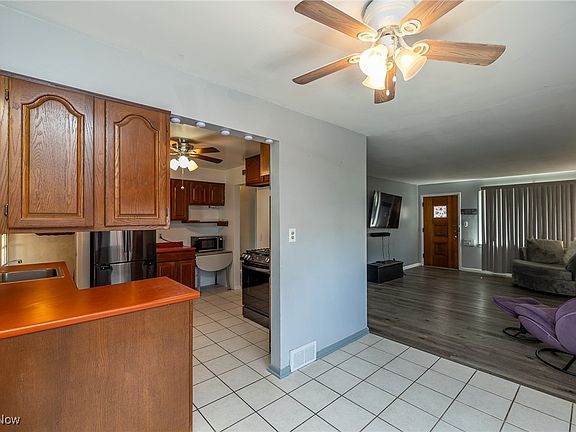 3rd image of 2126 Lincoln Ave