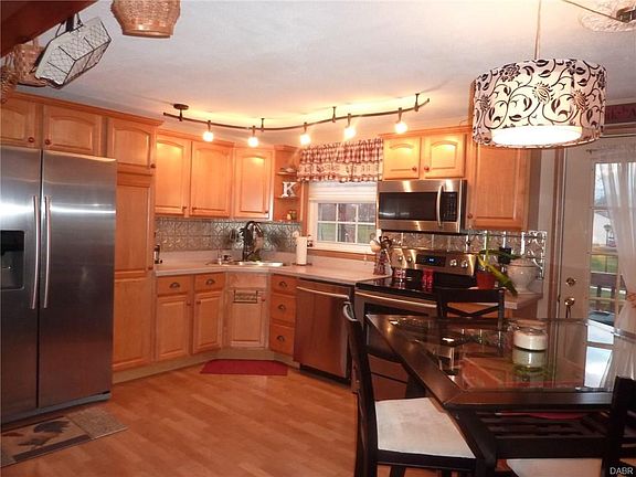 3rd image of 116 Walden Farm Cir