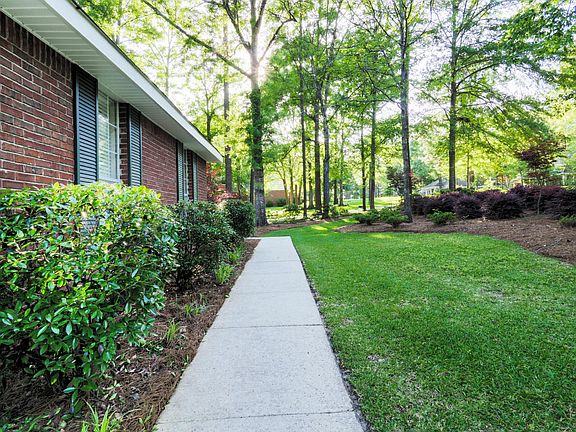 3rd image of 27 Rockwood Dr