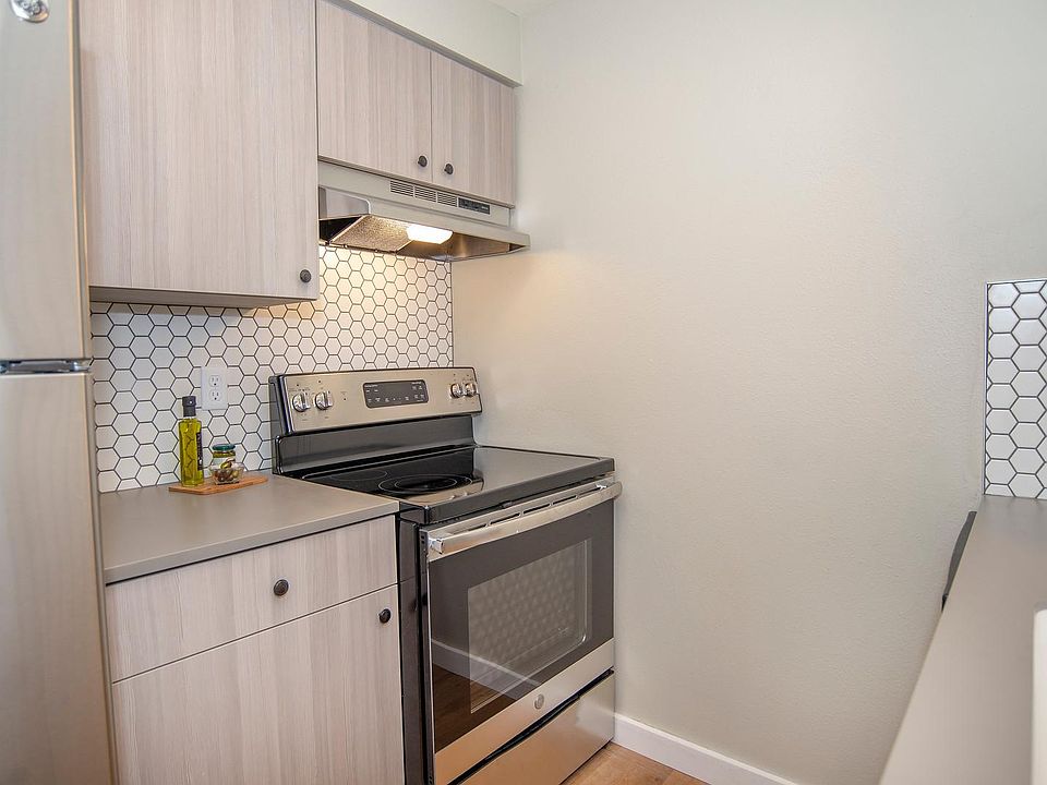 1st image of 815 S Lincoln St #304