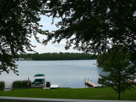 4th image of 6849 Votaw Dr