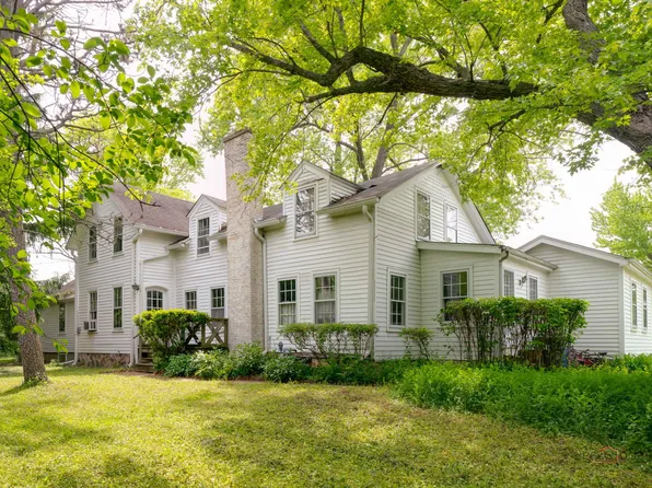 30128 N Saint Marys Rd, Libertyville, IL 60048