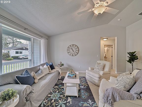 5th image of 515 SE Neptune Ave