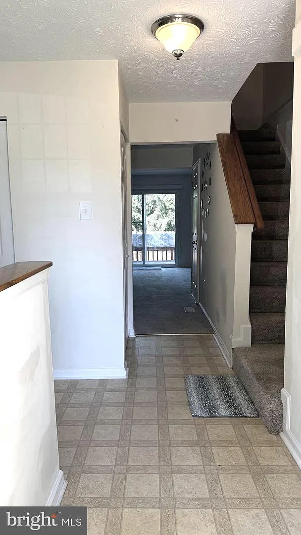 3 bed, 2.5 bath, 1820 sqft, $2,200 — Photo 3
