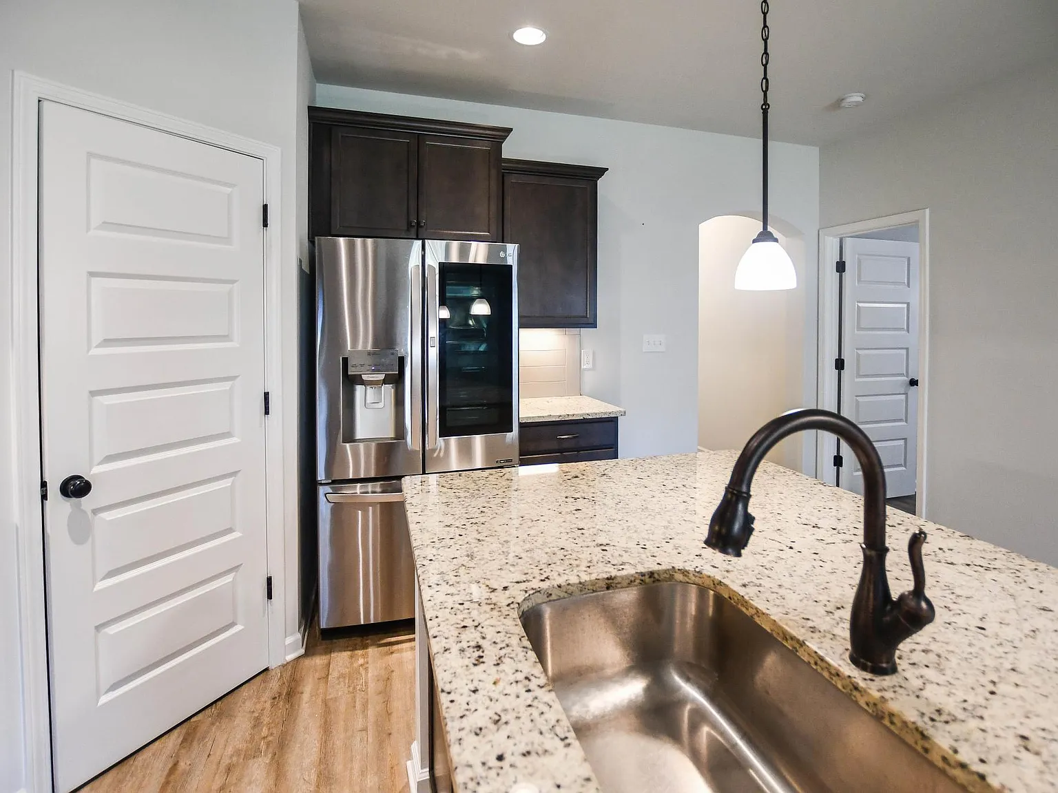 4 bed, 2303 sqft, $2,300 — Photo 4