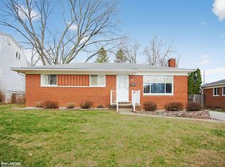 23268 Cora Ave, Farmington Hills, MI 48336