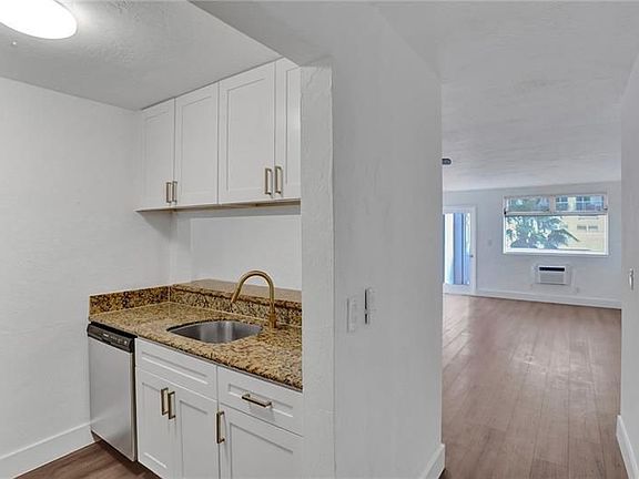5th image of 505 NE 30th St APT 603