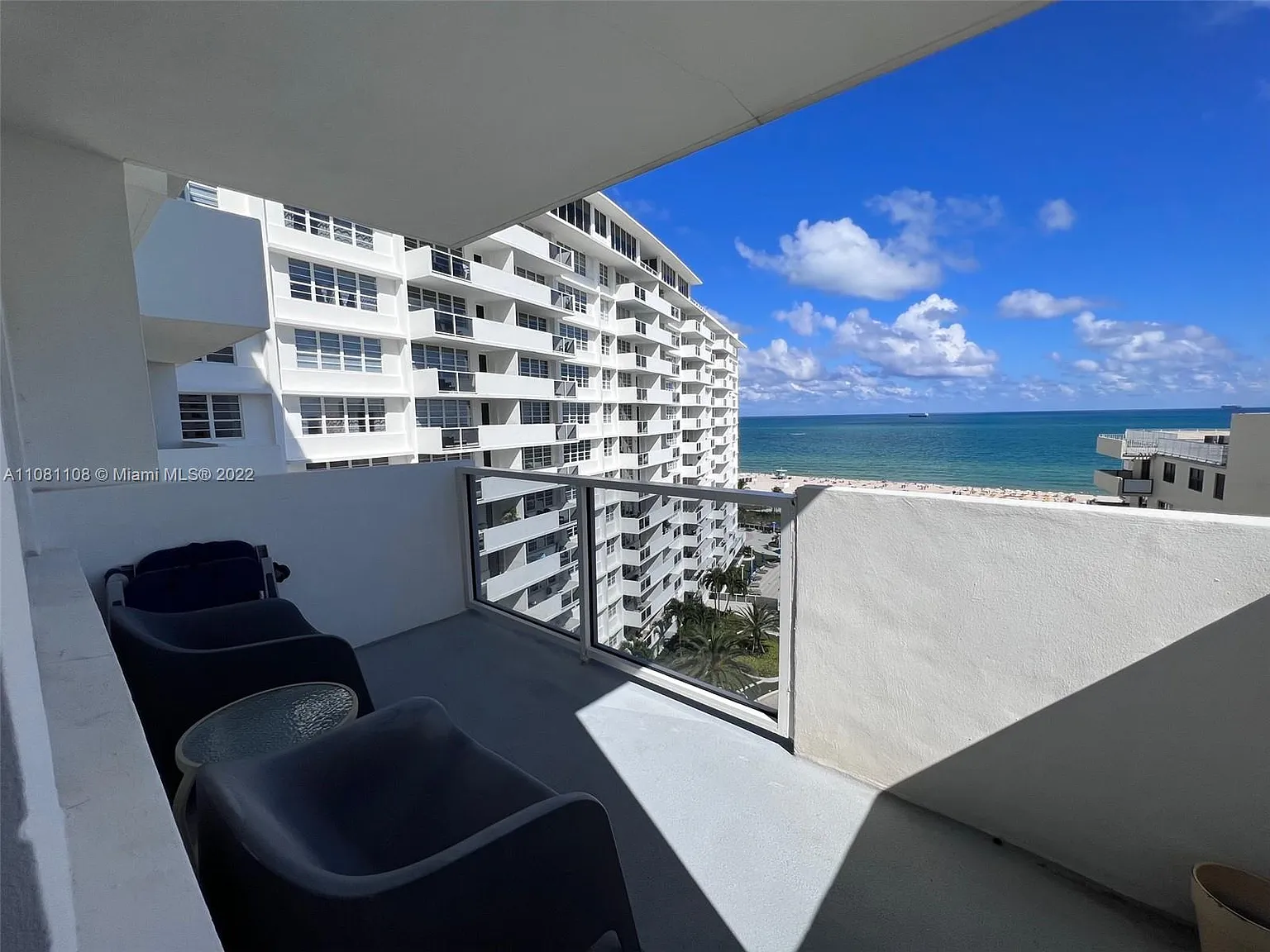 The Decoplage Condo — Photo 1