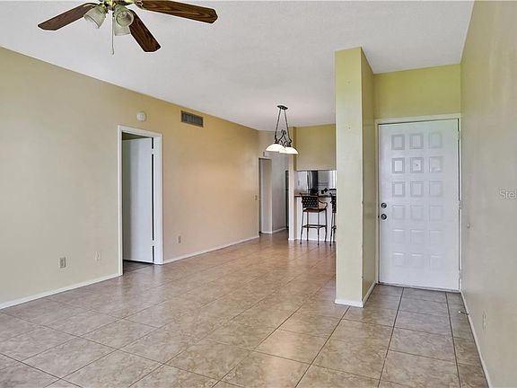 4th image of 502 Sweet Bay Cir