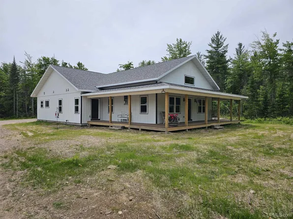 3700 N Greenwood Lake Dr, Ishpeming, MI 49849