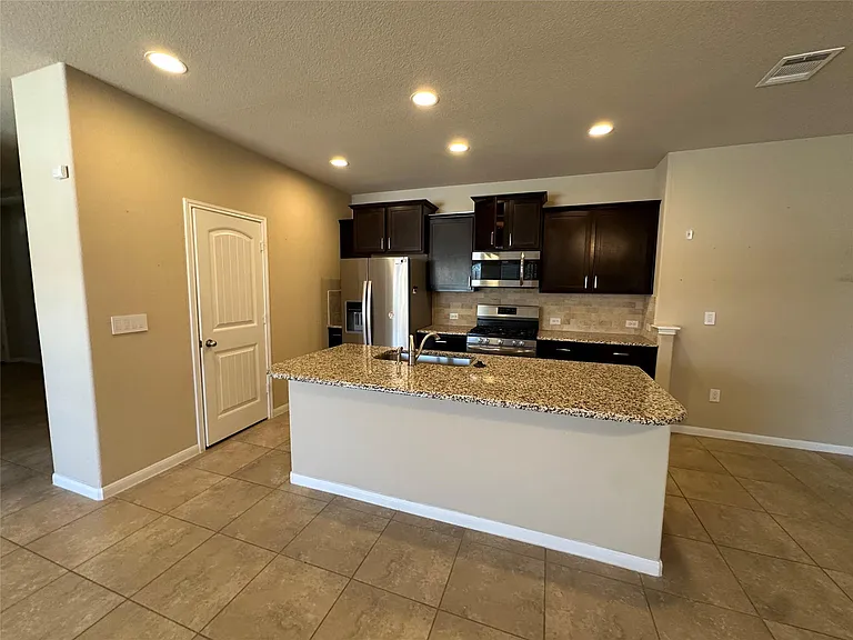 1919 Mexia Dr — Photo 6
